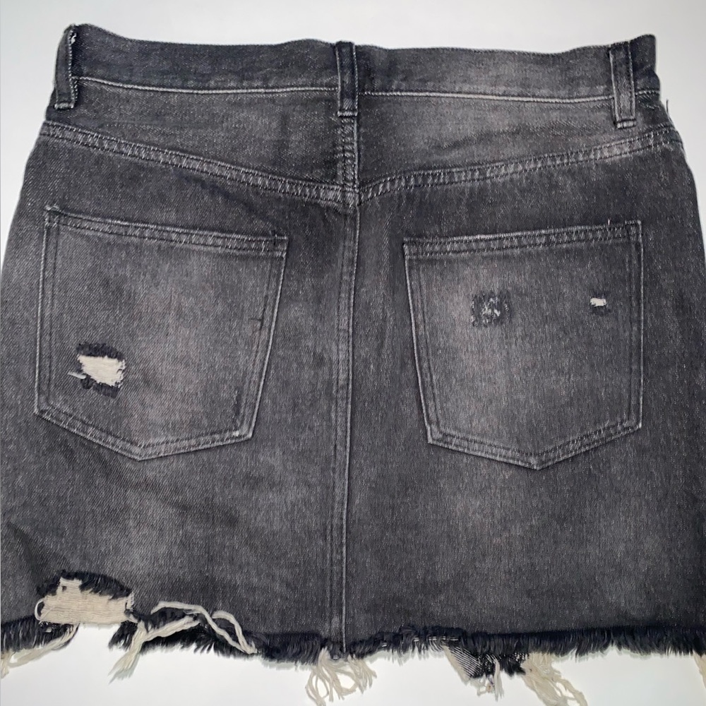 FREE PEOPLE WE THE FREE BLACK RELAXED AND DISTRESSED DENIM MINISKIRT TRENDING - Picture 6 of 9